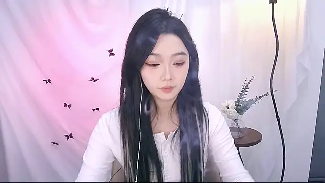 Miao-Maimiao online show from November 23, 2025, 1:54 pm