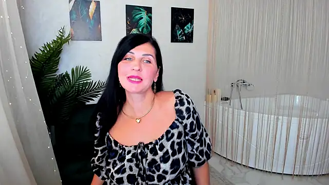 Moon Veloure1 online show from September 29, 2025, 3:57 am