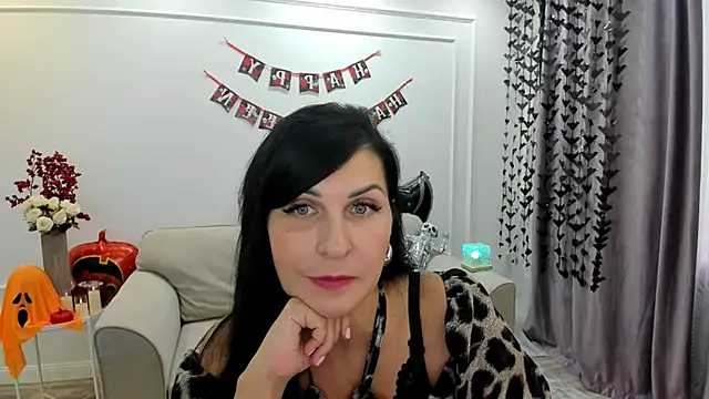 Moon Veloure1 online show from October 15, 2025, 11:51 am