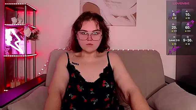 Snapshot of chatting on November 14, 2025, 4:05 am online show from November 14, 2025, 4:05 am