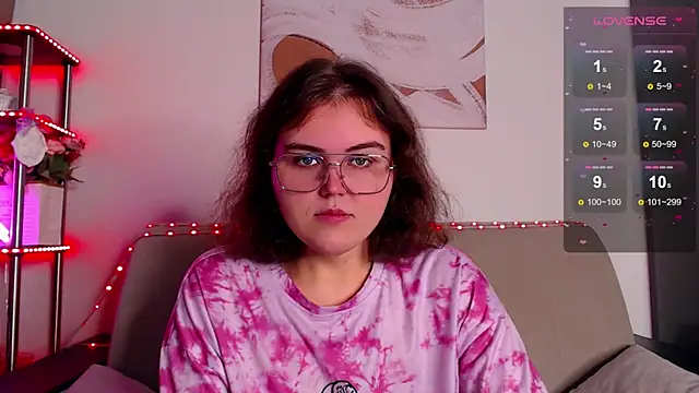 Snapshot of chatting on December 5, 2025, 3:27 am online show from December 5, 2025, 3:27 am