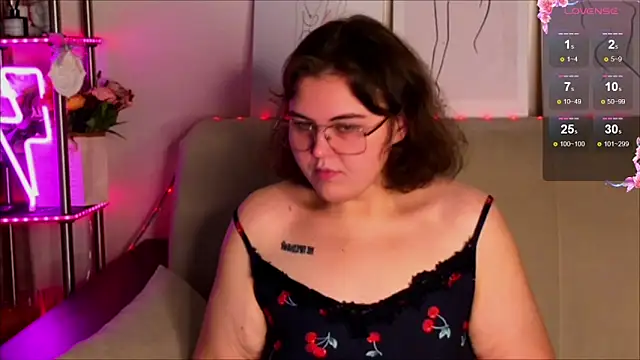 Snapshot of chatting on October 9, 2025, 6:25 am online show from October 9, 2025, 6:25 am