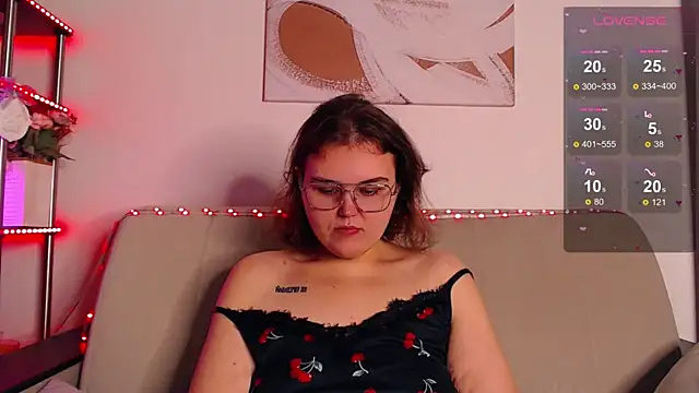 Snapshot of chatting on December 4, 2025, 2:43 am online show from December 4, 2025, 2:43 am