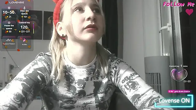 Snapshot of ChristinaFivePlus chatting on October 9, 2025, 5:13 pm ChristinaFivePlus online show from October 9, 2025, 5:13 pm