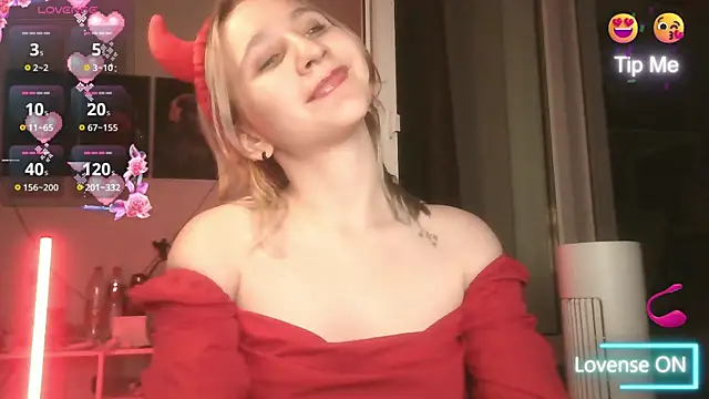 Snapshot of ChristinaFivePlus chatting on October 7, 2025, 8:43 pm ChristinaFivePlus online show from October 7, 2025, 8:43 pm