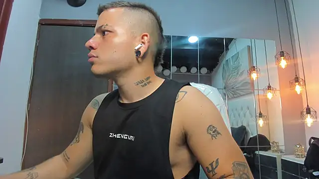 wildthor26 online show from February 14, 2026, 4:45 am