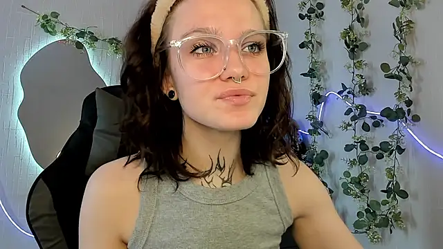 Snapshot of Elastikisss chatting on April 22, 2026, 7:04 am Elastikisss online show from April 22, 2026, 7:04 am