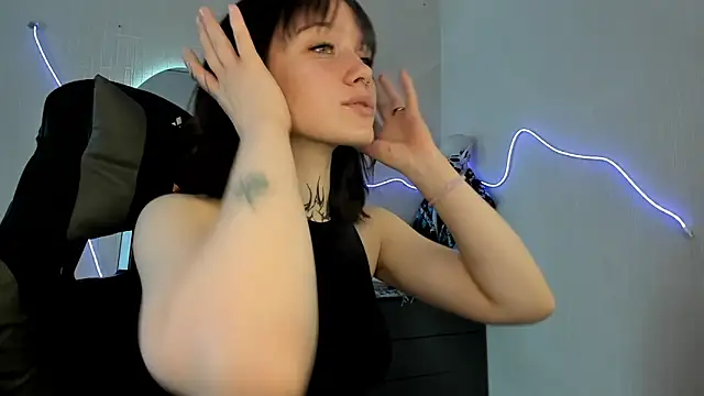 Snapshot of Elastikisss chatting on April 1, 2026, 8:37 am Elastikisss online show from April 1, 2026, 8:37 am