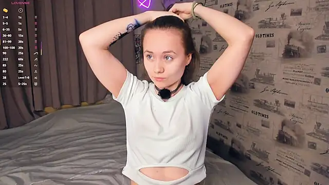 Snapshot of Crysta1Eva_ chatting on May 1, 2026, 9:42 pm Crysta1Eva online show from May 1, 2026, 9:42 pm