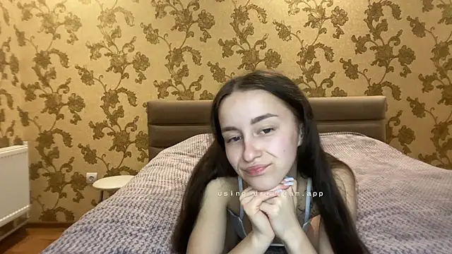 Snapshot of RiriLovesYouu chatting on October 19, 2025, 5:59 pm RiriLovesYouu online show from October 19, 2025, 5:59 pm