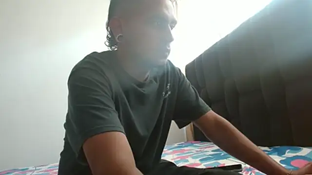 Snapshot of Carlandelli1 chatting on October 25, 2025, 2:39 pm Carlandelli1 online show from October 25, 2025, 2:39 pm