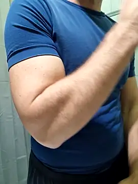 Snapshot of giovan2020 chatting on December 18, 2025, 10:13 pm giovan2020 online show from December 18, 2025, 10:13 pm