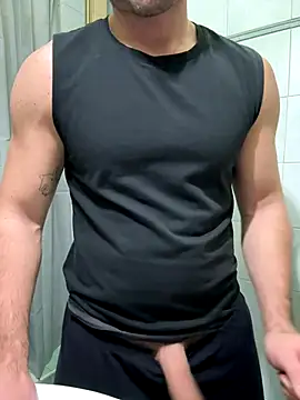 Snapshot of giovan2020 chatting on December 4, 2025, 10:42 pm giovan2020 online show from December 4, 2025, 10:42 pm