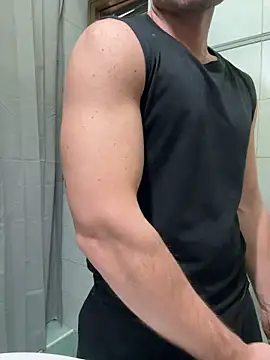 Snapshot of giovan2020 chatting on December 17, 2025, 7:57 am giovan2020 online show from December 17, 2025, 7:57 am