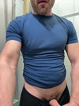 Snapshot of giovan2020 chatting on February 20, 2026, 10:44 pm giovan2020 online show from February 20, 2026, 10:44 pm