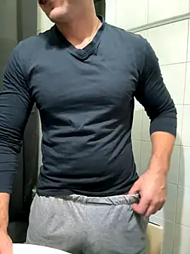 Snapshot of giovan2020 chatting on November 12, 2025, 10:13 pm giovan2020 online show from November 12, 2025, 10:13 pm