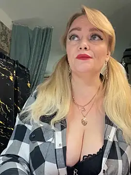 Snapshot of Sweet-blonde chatting on May 18, 2026, 10:09 am Sweet-blonde online show from May 18, 2026, 10:09 am