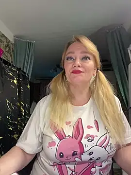 Snapshot of Sweet-blonde chatting on April 22, 2026, 9:10 pm Sweet-blonde online show from April 22, 2026, 9:10 pm