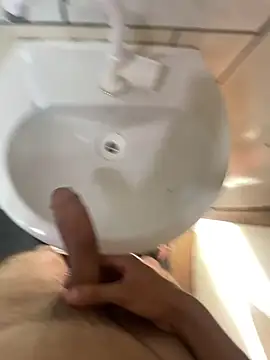 Snapshot of ooMiguel17CM chatting on February 26, 2026, 5:35 pm ooMiguel17CM online show from February 26, 2026, 5:35 pm