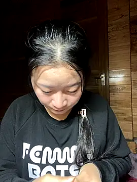 violet-00 online show from December 4, 2025, 1:37 am