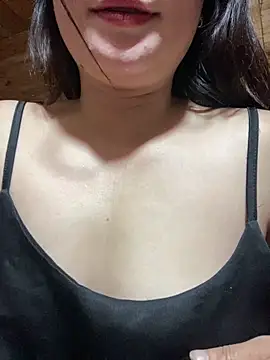 violet-00 online show from May 3, 2026, 2:49 am