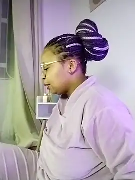 Snapshot of Lauraricci__ chatting on November 5, 2025, 3:20 am Lauraricci online show from November 5, 2025, 3:20 am