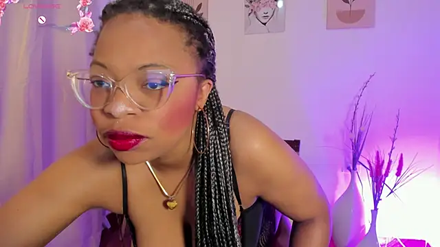 Snapshot of Lauraricci__ chatting on September 28, 2025, 10:00 am Lauraricci online show from September 28, 2025, 10:00 am