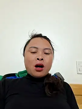 xuxulovezz online show from November 18, 2025, 11:15 pm