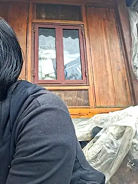 Snapshot of helenzz chatting on December 3, 2025, 5:52 am helenzz online show from December 3, 2025, 5:52 am