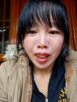 Snapshot of helenzz chatting on November 21, 2025, 12:42 am helenzz online show from November 21, 2025, 12:42 am