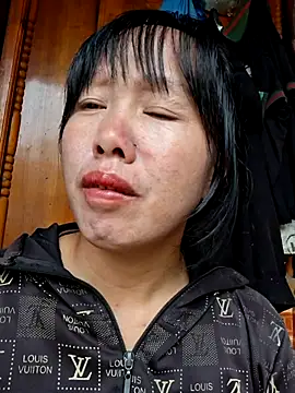 Snapshot of helenzz chatting on November 14, 2025, 5:00 am helenzz online show from November 14, 2025, 5:00 am