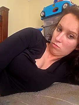 brunettebabexo3 online show from February 12, 2026, 6:29 pm