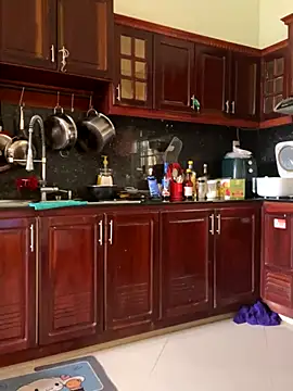 Snapshot of Helen-Tran chatting on October 9, 2025, 5:52 am Helen-Tran online show from October 9, 2025, 5:52 am