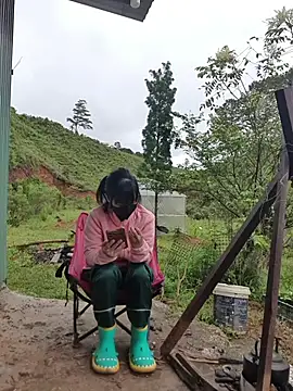 Snapshot of Helen-Tran chatting on October 27, 2025, 1:39 am Helen-Tran online show from October 27, 2025, 1:39 am