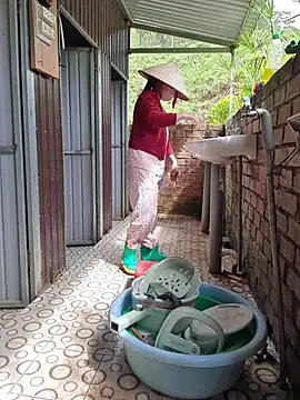 Snapshot of Helen-Tran chatting on November 21, 2025, 3:27 am Helen-Tran online show from November 21, 2025, 3:27 am