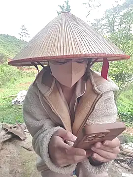 Snapshot of Helen-Tran chatting on November 12, 2025, 2:48 am Helen-Tran online show from November 12, 2025, 2:48 am