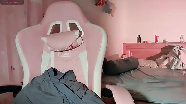 Snapshot of Helen-Tran chatting on September 23, 2025, 12:39 am Helen-Tran online show from September 23, 2025, 12:39 am