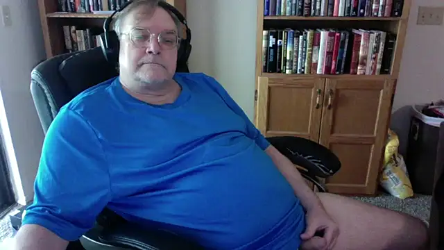 Snapshot of Vinyl22@xh chatting on May 3, 2026, 7:50 pm Vinyl22xh online show from May 3, 2026, 7:50 pm