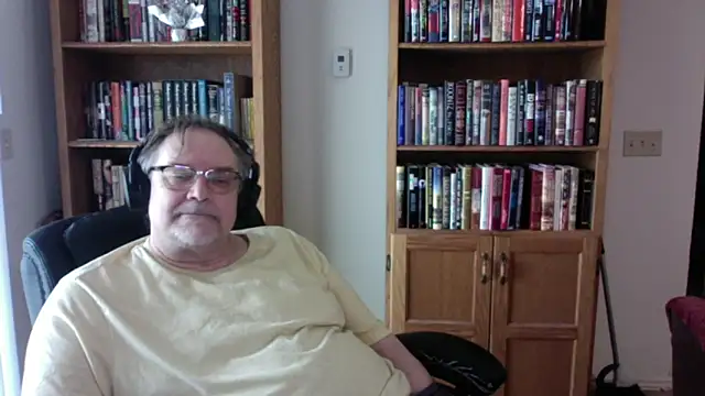 Snapshot of Vinyl22@xh chatting on April 30, 2026, 6:59 pm Vinyl22xh online show from April 30, 2026, 6:59 pm