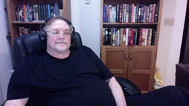 Snapshot of Vinyl22@xh chatting on April 19, 2026, 5:30 am Vinyl22xh online show from April 19, 2026, 5:30 am