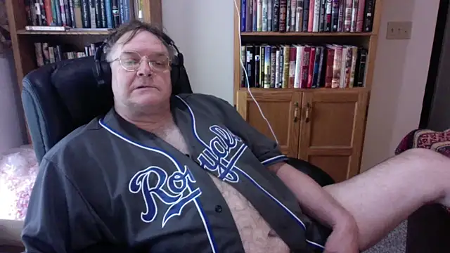 Snapshot of Vinyl22@xh chatting on June 3, 2026, 6:56 pm Vinyl22xh online show from June 3, 2026, 6:56 pm