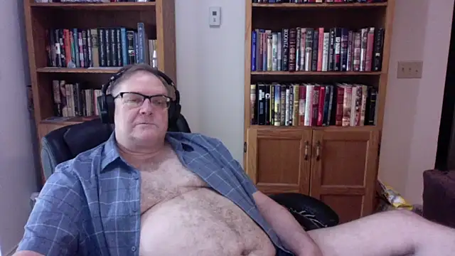 Snapshot of Vinyl22@xh chatting on May 19, 2026, 6:48 pm Vinyl22xh online show from May 19, 2026, 6:48 pm