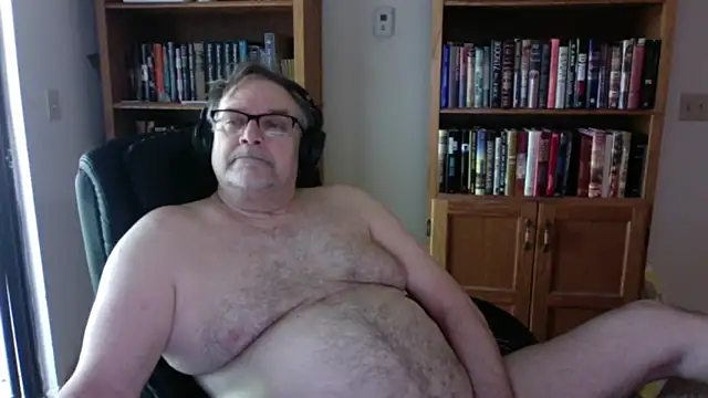 Snapshot of Vinyl22@xh chatting on April 21, 2026, 4:24 pm Vinyl22xh online show from April 21, 2026, 4:24 pm