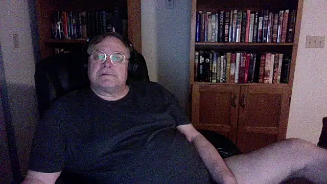 Snapshot of Vinyl22@xh chatting on May 10, 2026, 5:00 am Vinyl22xh online show from May 10, 2026, 5:00 am