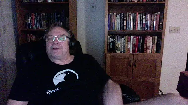 Snapshot of Vinyl22@xh chatting on May 8, 2026, 1:31 am Vinyl22xh online show from May 8, 2026, 1:31 am