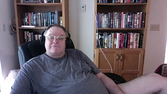 Snapshot of Vinyl22@xh chatting on June 6, 2026, 8:47 pm Vinyl22xh online show from June 6, 2026, 8:47 pm