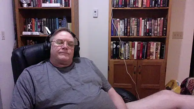 Snapshot of Vinyl22@xh chatting on June 27, 2026, 2:06 am Vinyl22xh online show from June 27, 2026, 2:06 am