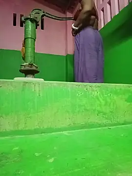 Snapshot of reya743 chatting on April 4, 2026, 5:19 pm reya743 online show from April 4, 2026, 5:19 pm