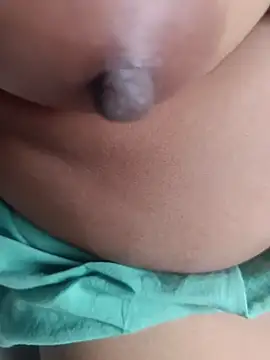 Snapshot of reya743 chatting on April 5, 2026, 9:49 am reya743 online show from April 5, 2026, 9:49 am