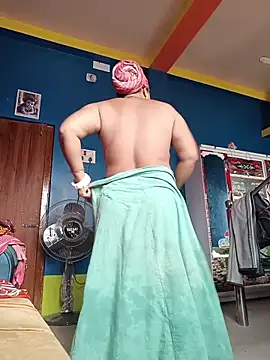 Snapshot of reya743 chatting on April 1, 2026, 2:13 am reya743 online show from April 1, 2026, 2:13 am